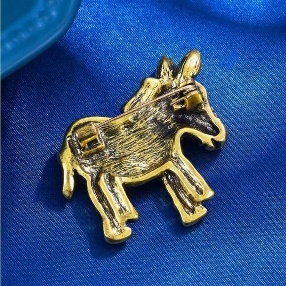 🩵 NEW Sparkling crystal embellished colorful donkey brooch 🩵 - Picture 5 of 6